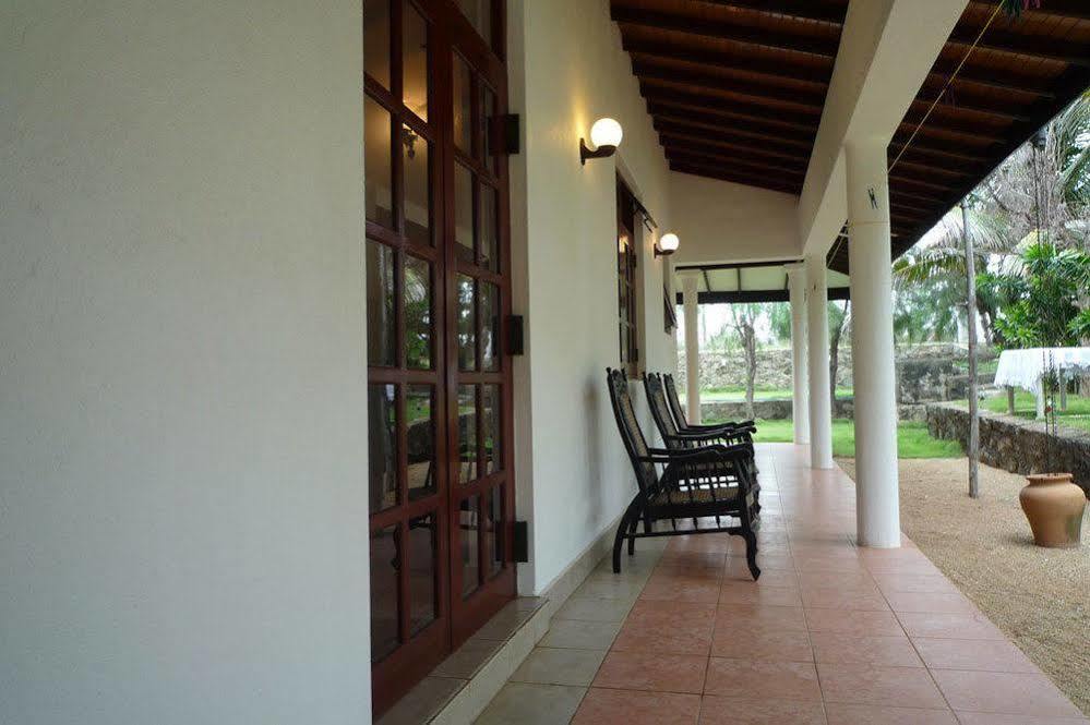 Beach House Negombo Kültér fotó
